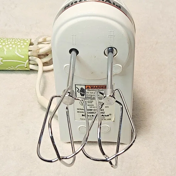 KitchenAid Hand Mixer KHM5TBWH 5-Speed Classic Plus (White) Works Great! - Picture 5 of 7